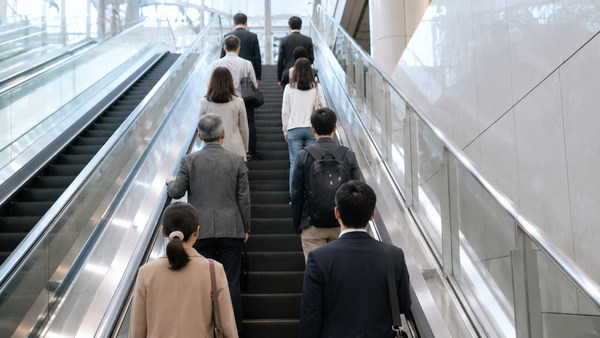 La Corée du Sud réévalue la pratique traditionnelle de file unique sur les escalators en envisageant la double file 30년 습관 ‘한 줄 서기 바뀔까…정부 에스컬레이터 두 줄 이용 다시 꺼냈다.png