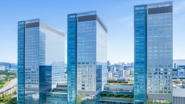 Samsung Electronics renforce sa collaboration avec ASML pour la production de semi-conducteurs de nouvelle génération 삼성전자 asml과 차세대 반도체 제조 협력 확대…12인치 마스크·high na euv 승부수.jpg